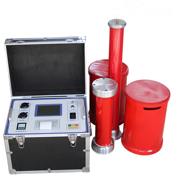 LCCL-2000交流耐壓諧振設(shè)備主要針對(duì)10kV、35kV、110kV、220kV、變電站及線路等所有電氣主設(shè)備的交流耐壓試驗(yàn)設(shè)計(jì)制造。電抗器采用多只分開設(shè)計(jì)，既可滿足高電壓、小電流的設(shè)備試驗(yàn)條件要求，又能滿足低電壓的交流耐壓試驗(yàn)要求，具有較寬的適用范圍，是地、市、縣級(jí)高壓試驗(yàn)部門及電力安裝、修試工程單位理想的耐壓設(shè)備。