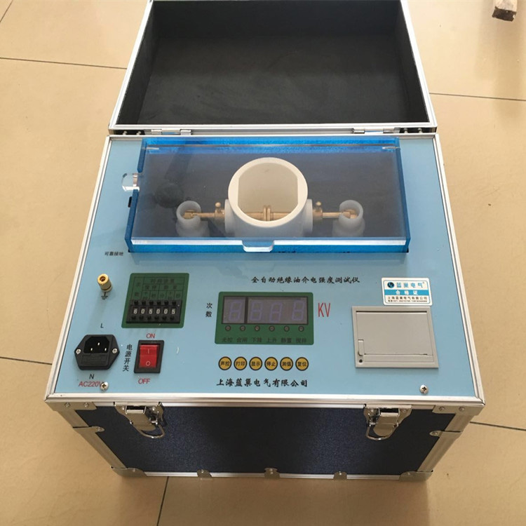 絕緣油介電強(qiáng)度測試儀,是用于變壓器油，潤滑油，等工業(yè)油等油耐壓和電壓擊穿的試驗(yàn)儀器，具有多次連續(xù)試驗(yàn)，打印結(jié)果，電壓可設(shè)等多用途的儀器，t;13818349989(微信同號(hào))